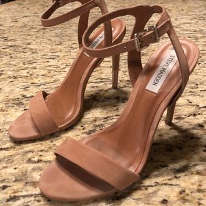 Steve Madden Landen Heels in Nude